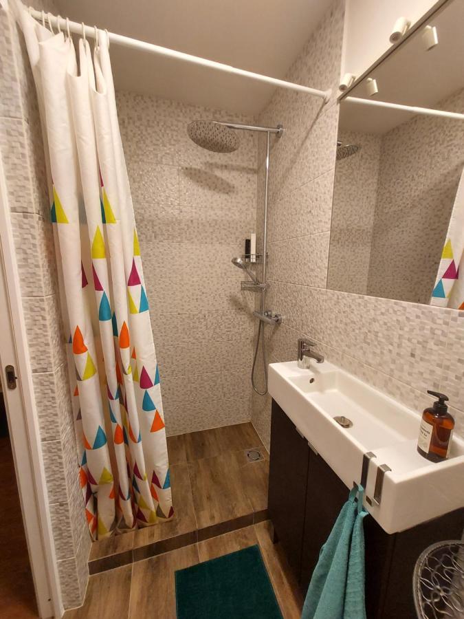 Mini Apartment With Separate Entrance พาลังกา ภายนอก รูปภาพ